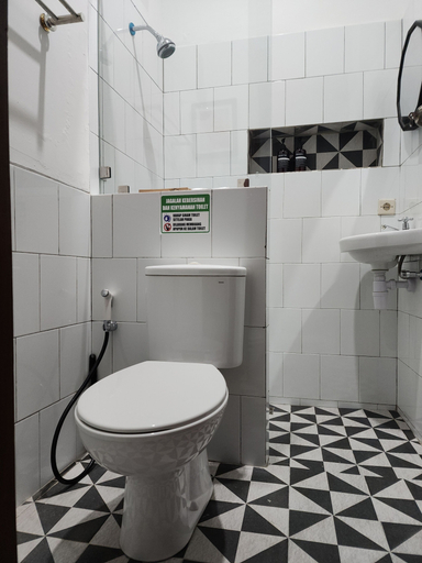 Bathroom 3, Domore Lifestyle Hotel & Cafe, Yogyakarta