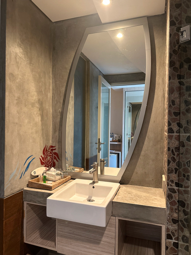 Bathroom 18