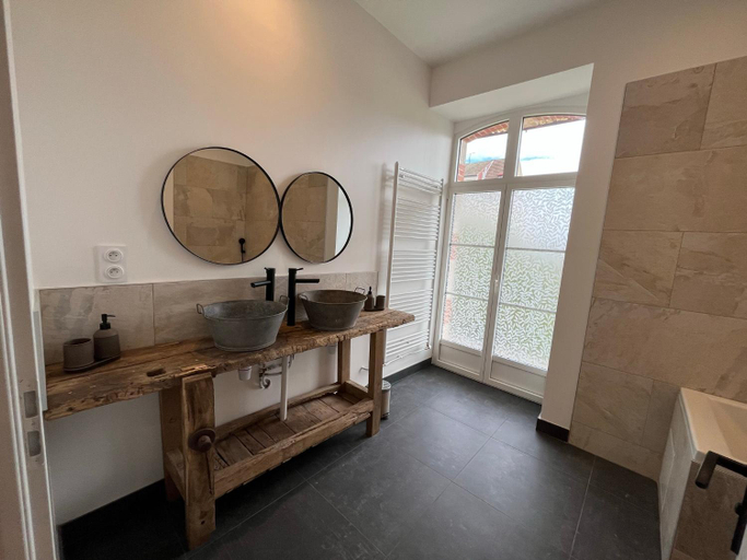 Bathroom 2, Cote-et-vins Gite du Prieure, Saône-et-Loire