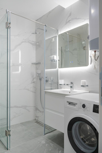 Bathroom 4, Allure