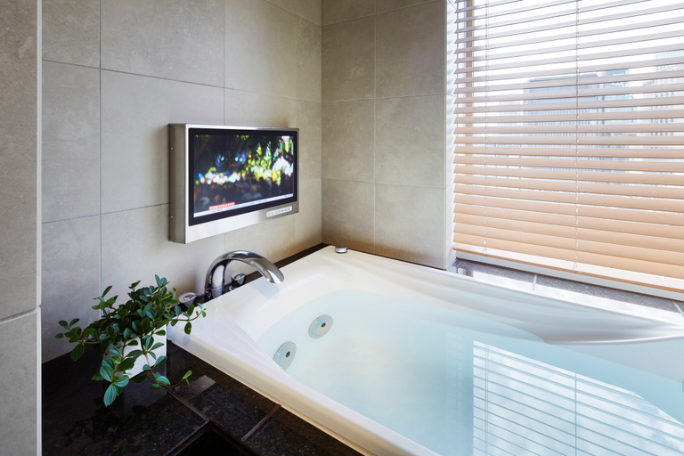 Bathroom 23