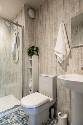 Bathroom 3, Sustainable 2BD Pod on Old Chalford Farm, Oxfordshire