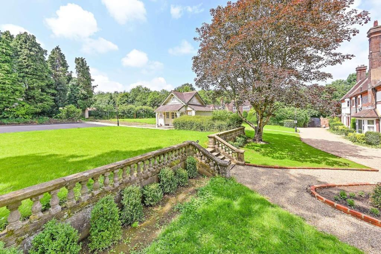 Others 5, Exquisite Manor House in Surrey Hills, Surrey