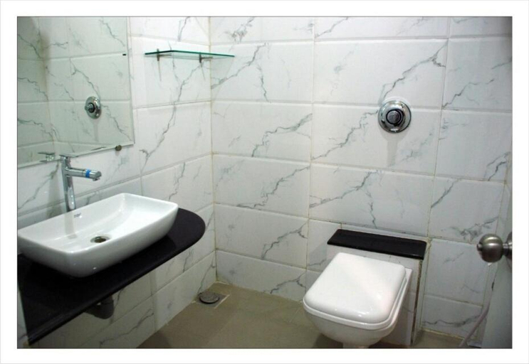 Bathroom 2, Matoshri Homestay  Airport Road Nagpur, Nagpur