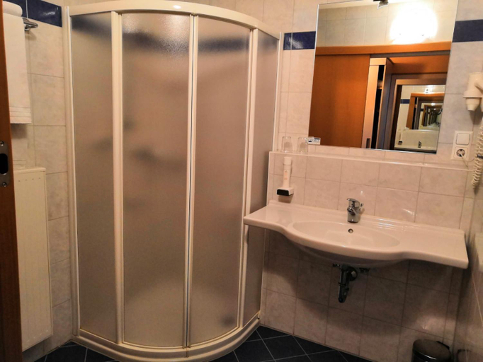 Bathroom, Kunstcafe Rooms, Güssing