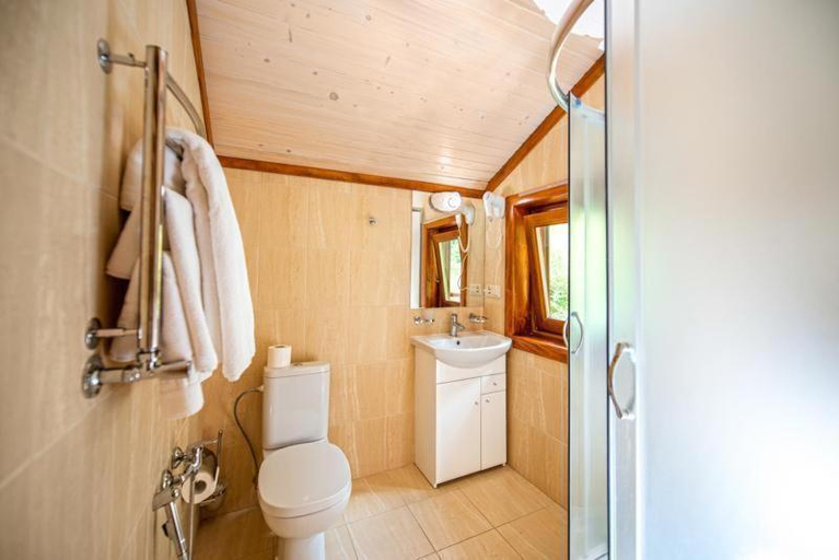 Bathroom 4, Osonnya Karpaty 4*, Turkivs'kyi