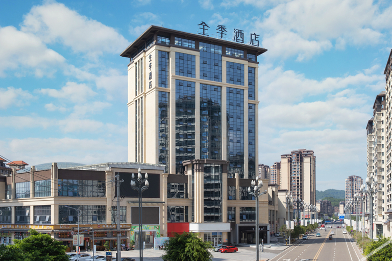 Exterior & Views