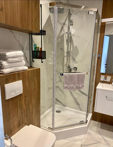 Bathroom 3, Miracle Place, Ivano-Frankivs'ka