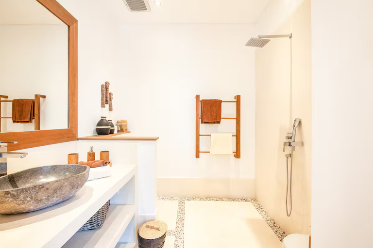 Bathroom 5, Villa Severine - Seaside Haven: Charming 4BR Villa, 5 Min to beach, Badung
