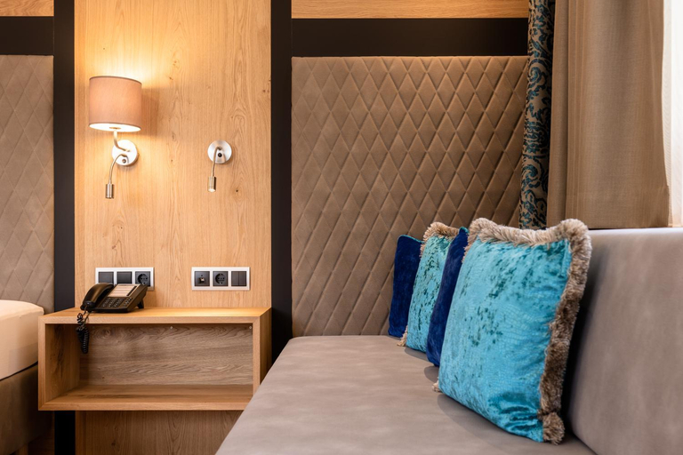 Bedroom, Hotel Schlosshof, Landeck
