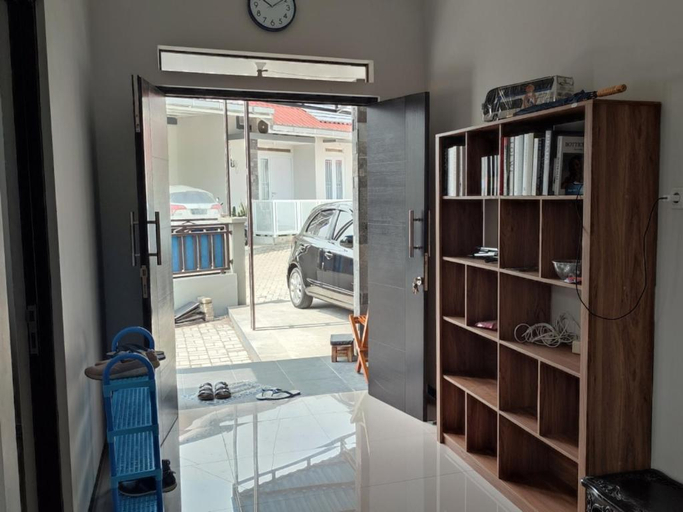Bedroom 2, JASMINE 8 Family HomeStay, Magelang