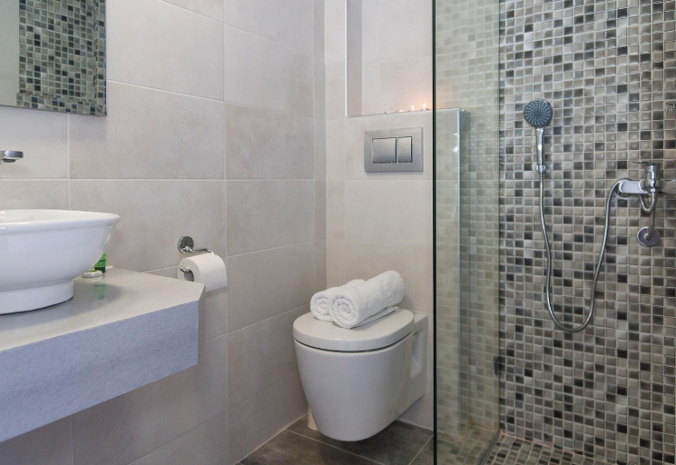 Bathroom 2, Star Apartments, Crete