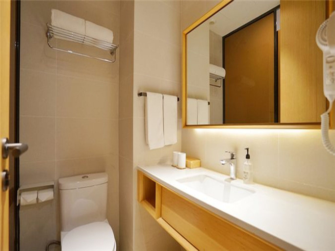 Bathroom, JI Hotel (Shanghai Everbright Liuzhou Road), Shanghai