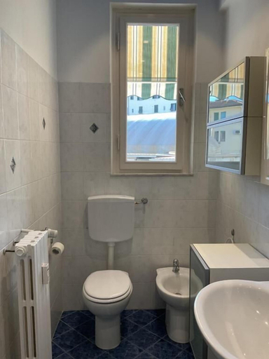 Bathroom 2, Coach 67, Florence