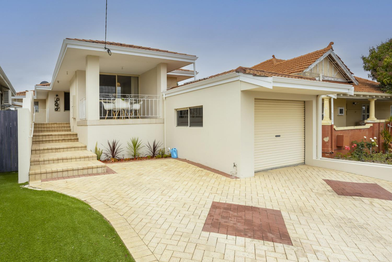 Mt Hawthorn Family Home - EXECUTIVE ESCAPES, Vincent