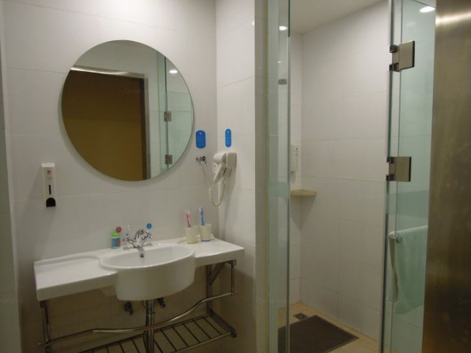 Bathroom 5, HanTing Hotel (Hebi Yulong Aizhicheng), Hebi