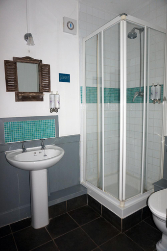 Bathroom 4, Grove Ferry Inn, Kent