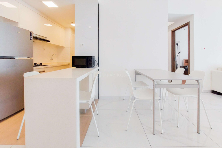 Others 5, Spacious & Cozy 3BR Sky House BSD Apt By Travelio, Tangerang Selatan
