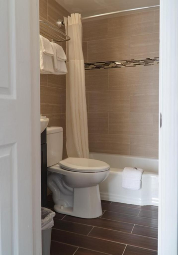 Bathroom 2, Bestway Inn, Delaware