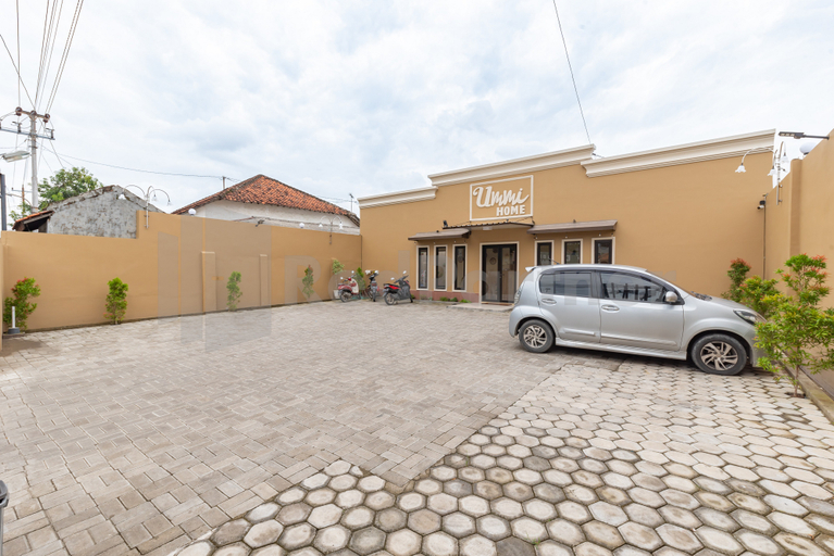 Exterior & Views 2, Ummi Home Syariah Mitra RedDoorz, Tegal
