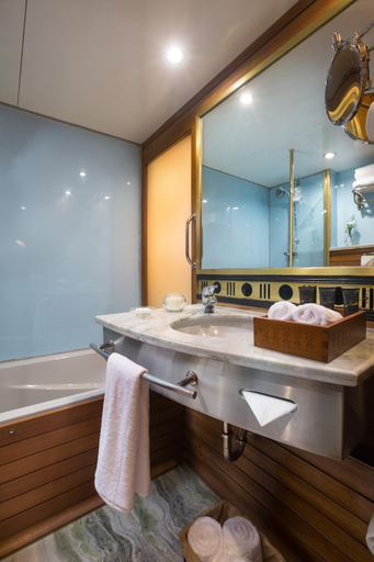 Bathroom 4, M/Y ALYSSA - 4 or 7 Nights From Luxor each Monday and 3 or 7 Nights From Aswan each Friday, Luxor