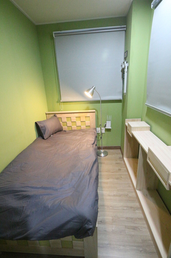 Bedroom 3, Midtown Hostel, Buk