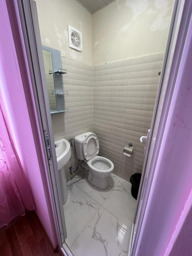 Bathroom 5, Rezo's Ranch, Samtredia