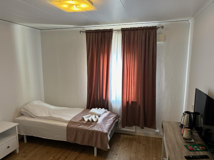 Bedroom 5, Turtles Hotel, Ängelholm