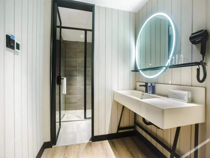 Bathroom 3, Hanting Hotel Haikou Qilou Old Street, Haikou