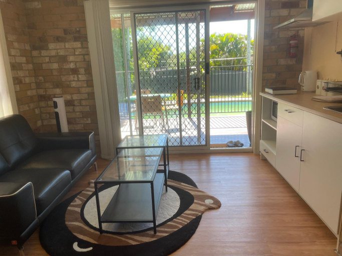 Others 5, Spacious studio unit, Rochedale South