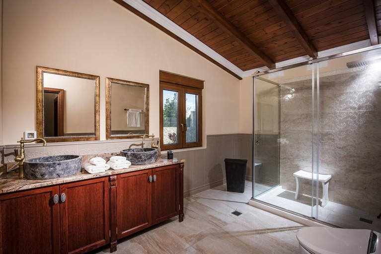 Bathroom 3, Bella Mare Villa, Crete