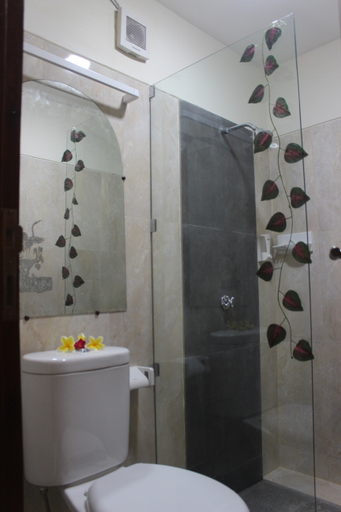 Bathroom 5, Griya Nusa Homestay, Klungkung