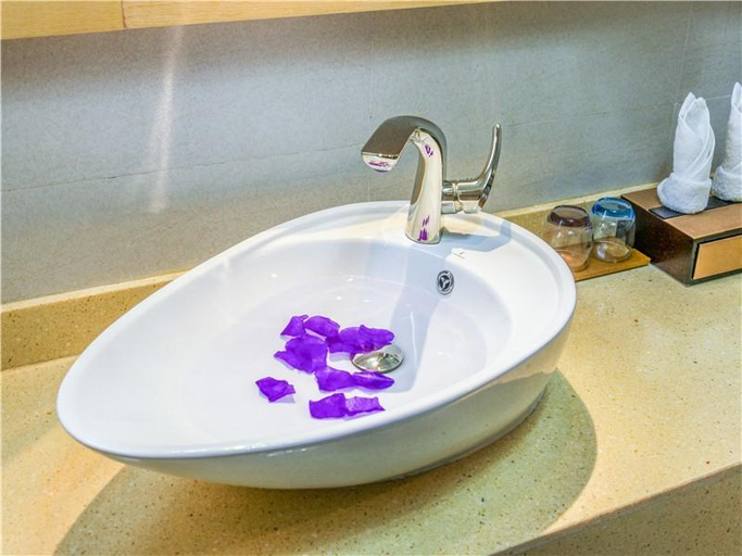 Bathroom 4, Lavande Hotels·Linyi People's Square, Linyi