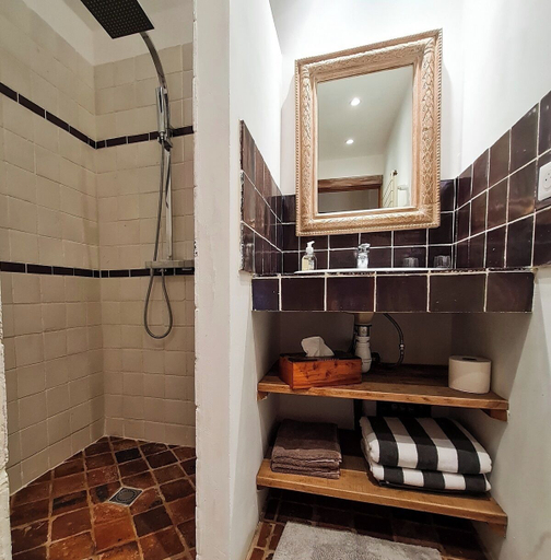 Bathroom 5, DOMAINE DE LABROUSSE, Dordogne