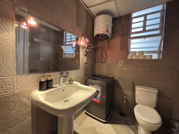 Bathroom 3, Sunset homes in Downtown Cairo, 'Abdin