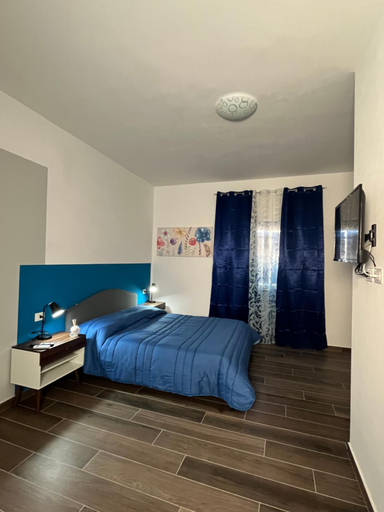 Others 5, B&B ILSE, Caserta