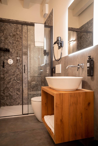 Bathroom 3, Maison Calcirelli rooms, Verona