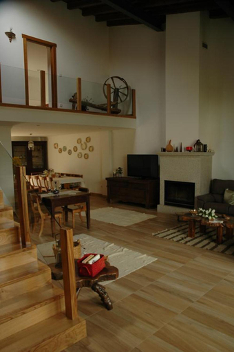 Others 5, Casa de l Telar, Miranda do Douro