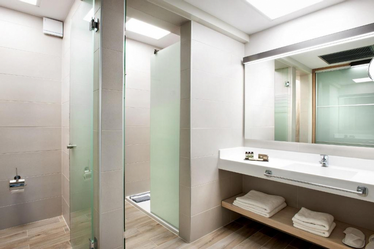 Bathroom 4, Blue Dolphin, Central Macedonia