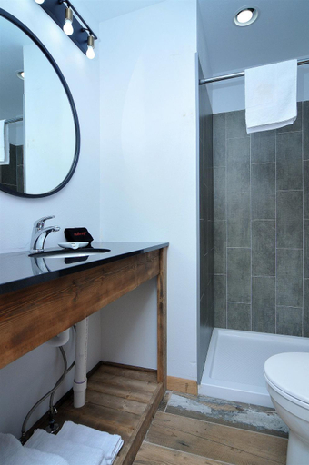 Bathroom 2, Vista Court Cabins & Lodge, Chaffee