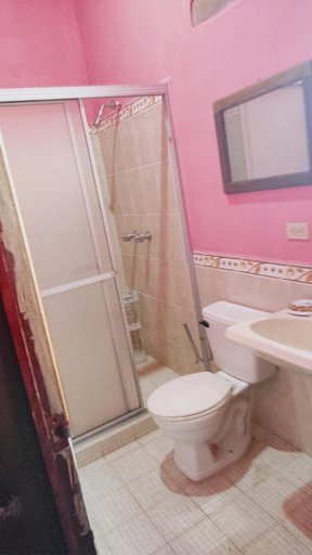 Bathroom 2, El Gran Chaparral, Siguatepeque