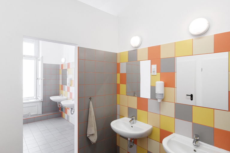 Bathroom 5, Avenue Hostel, Budapesti