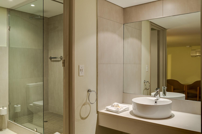 Bathroom 3, River City Inn, Siyanda