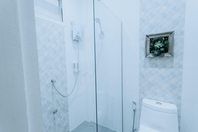 Bathroom 15