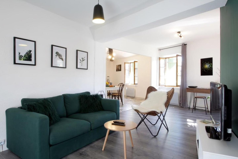 Bedroom 2, Les Gites de Laure - L'Or Vert, Appartement avec Vue sur le Chateau, Parking Prive, Climatisation, N, Aude