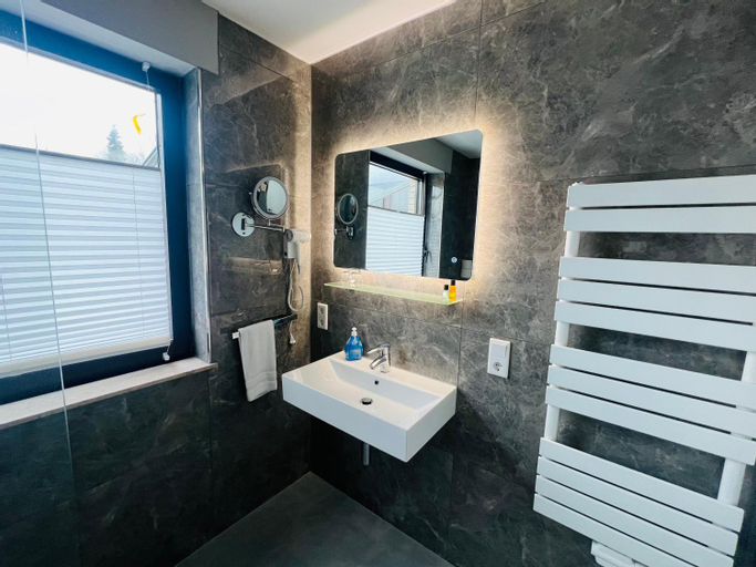 Bathroom 10
