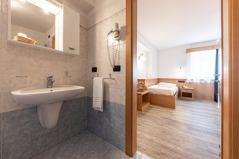 Bathroom 4, Hotel Siror, Trento