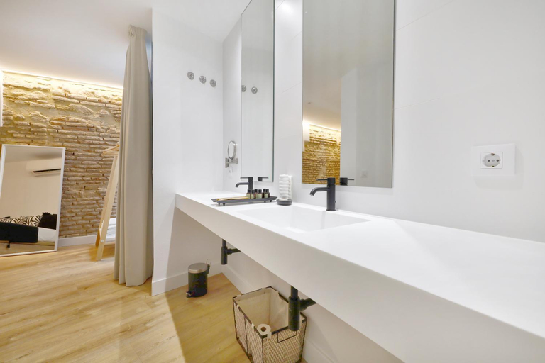 Bathroom 2, Victoria Suites Apartments, Córdoba