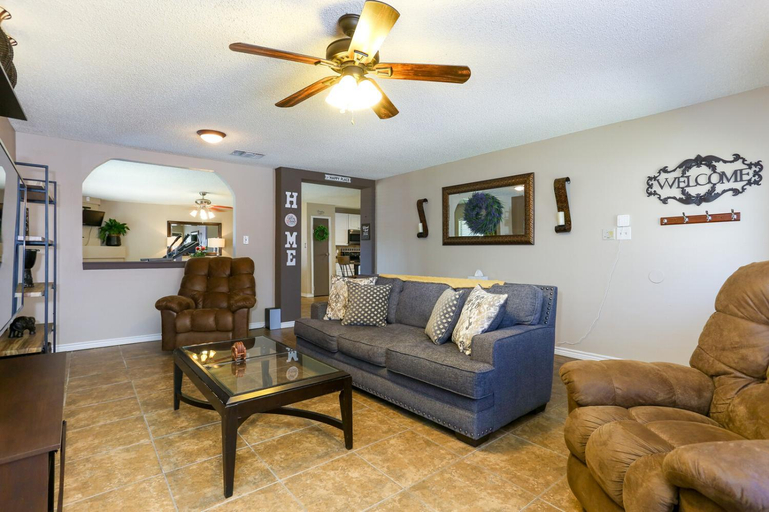 Others 5, Home near Sea World & Lackland, Bexar