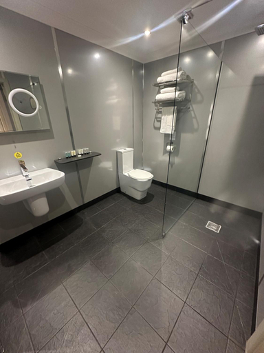 Bathroom 2, Waveney Inn & Hotel, Norfolk